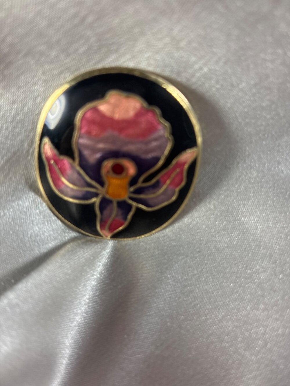 Cloisonné Style Enamel Iris Flower Brooch Black Gold Tone Floral Pin - Picture 6 of 7